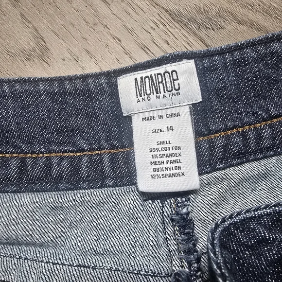 Monroe and Main Lola Curvy Fit Jeans – Women’s Size 14 (Dark Wash) - Picture 5 of 10